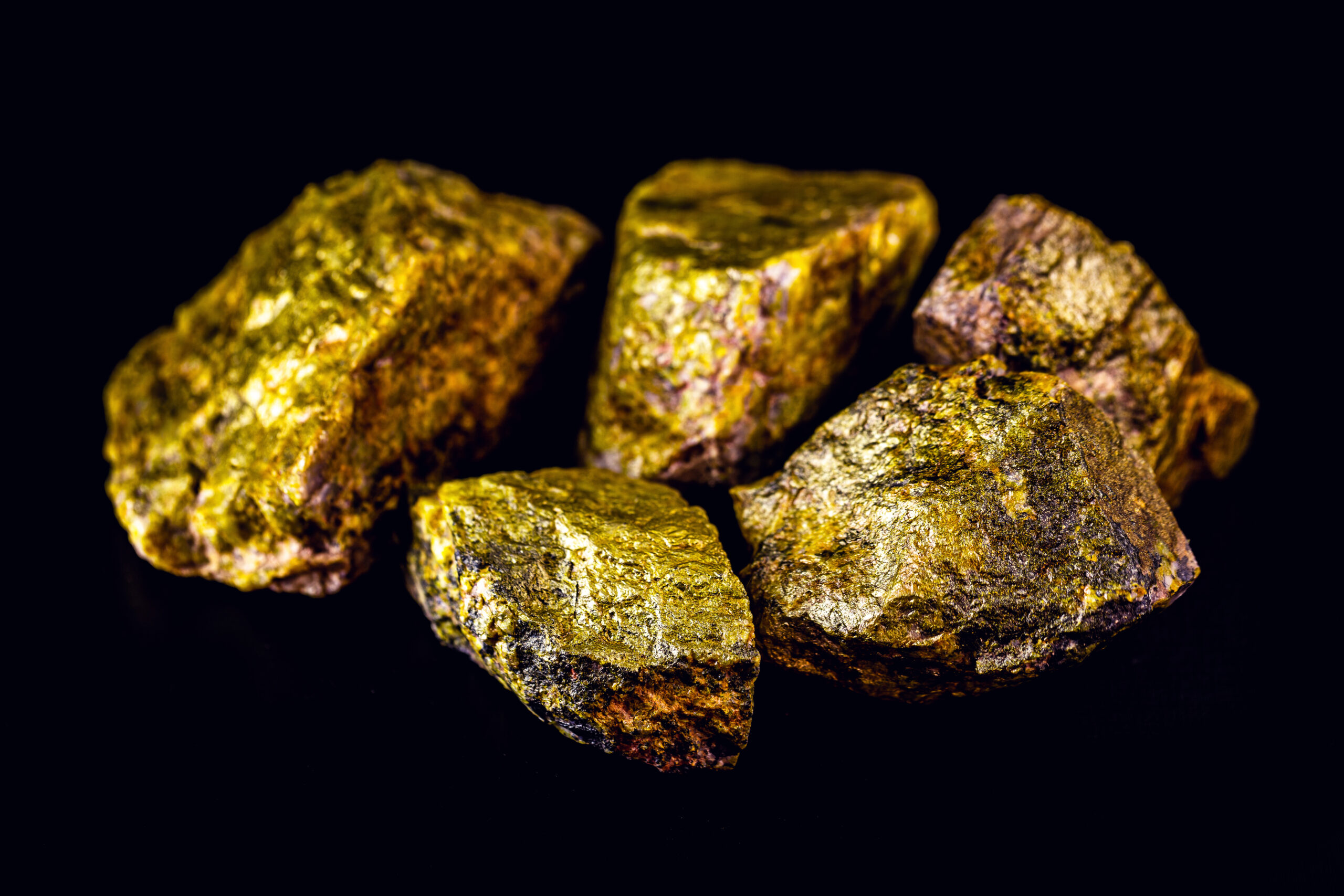 Uranium, a chemical element with a U symbol and an atomic mass equal to 238 u, RHJPhtotos (Shutterstock)